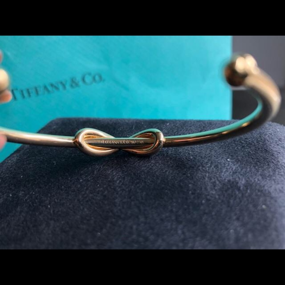 (Last one) TIFFANY 18K Gold Infinity Cuff - Picture 8 of 8